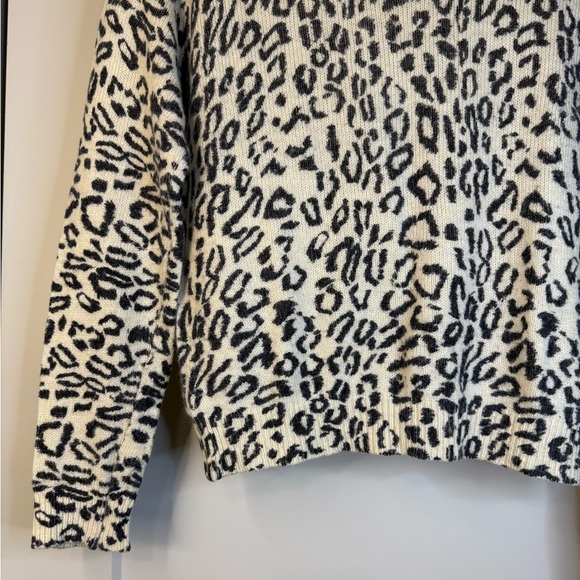 Forever 21 Women's M Rabbit Hair Black White Leopard Crew Neck Pullover Sweater - Picture 2 of 7
